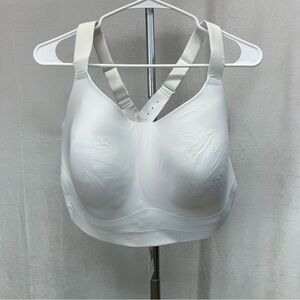 Seamless White High-Impact Sports Bra with Adjustable Crossback Straps